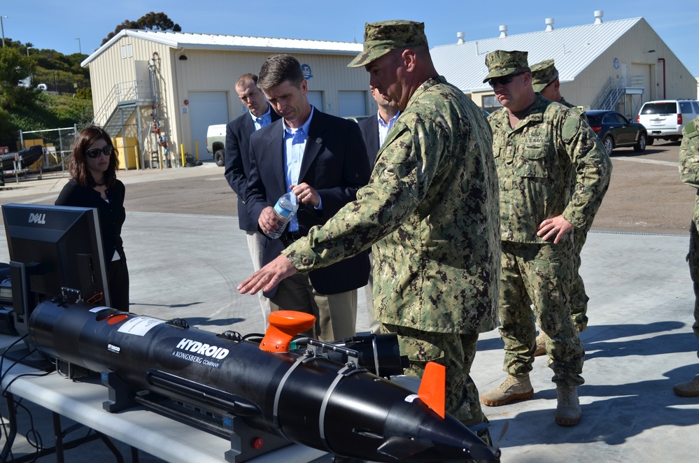 Rep. Wittman visits with EODMU-1