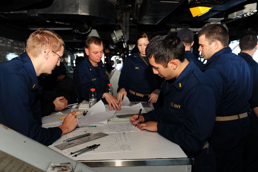 USS Gunston Hall sailors break codes during exercise