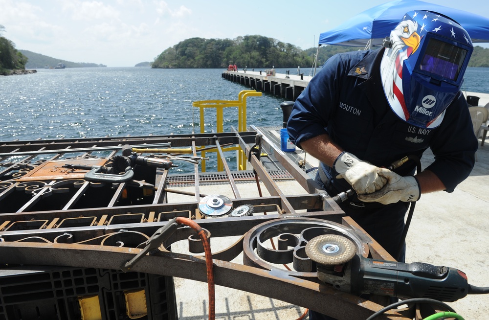 MDSU 2 sailors replace cemetery gate