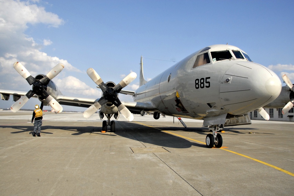 P-3 plane launch