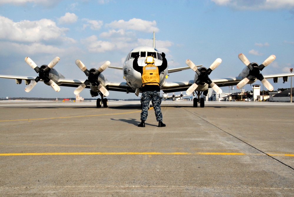 P-3 plane launch