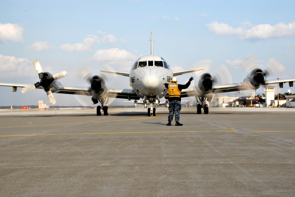 P-3 plane launch