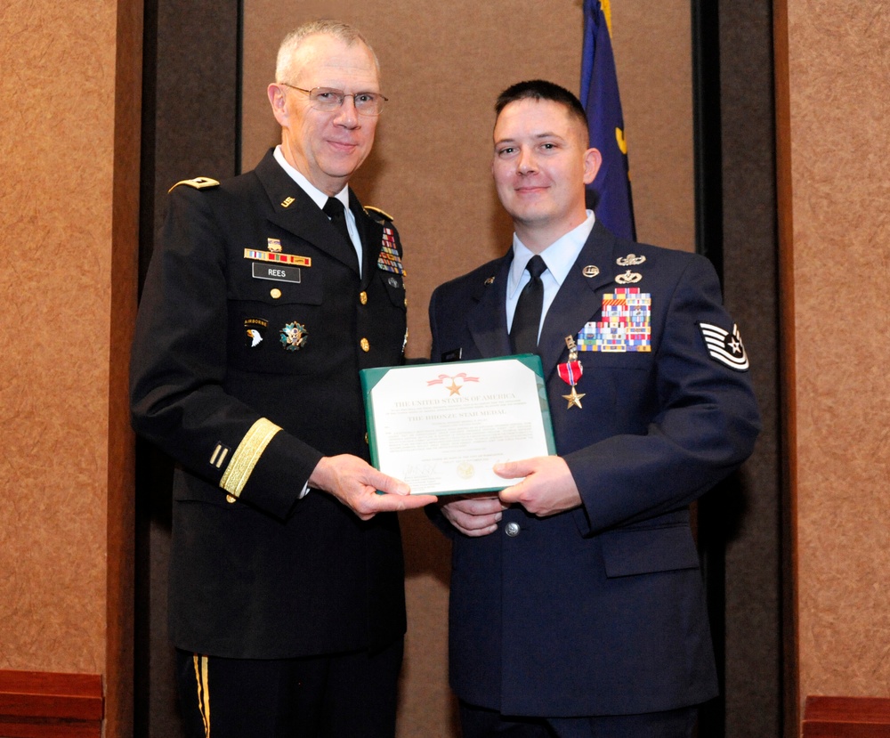 Oregon airman presented Bronze Star