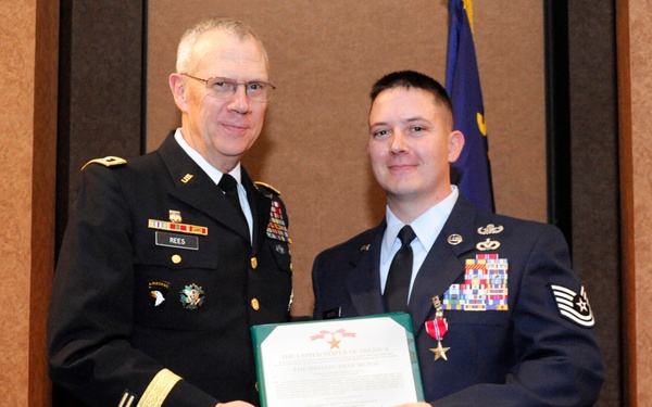 Oregon airman presented Bronze Star