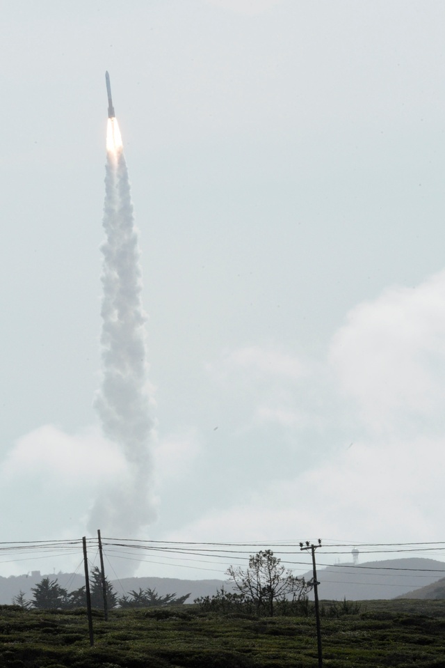 First Delta IV Medium in 5/2 configuration launches from Vandenberg