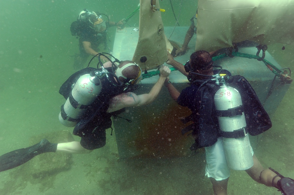 USNS Grapple activity