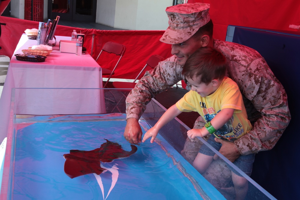 SeaWorld Animal Show makes splash during Month of the Military Child