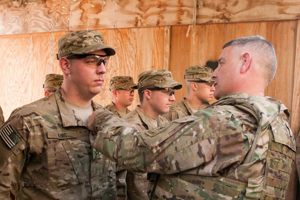 Pfc. Bryce King gets combat badge from SMA Chandler