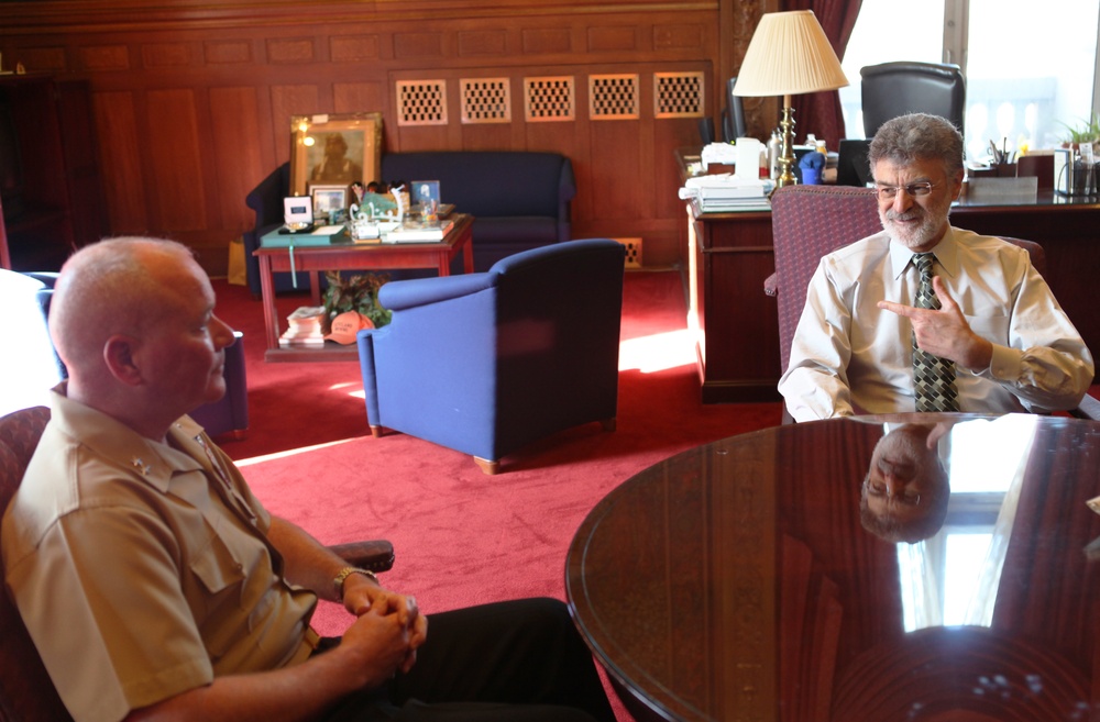 Marine general meets with Cleveland mayor