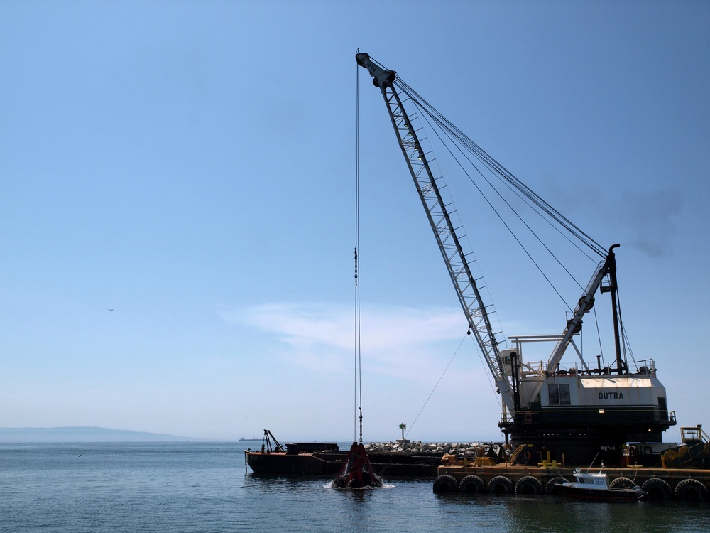 Los Angeles District dredges Marina del Rey Harbor