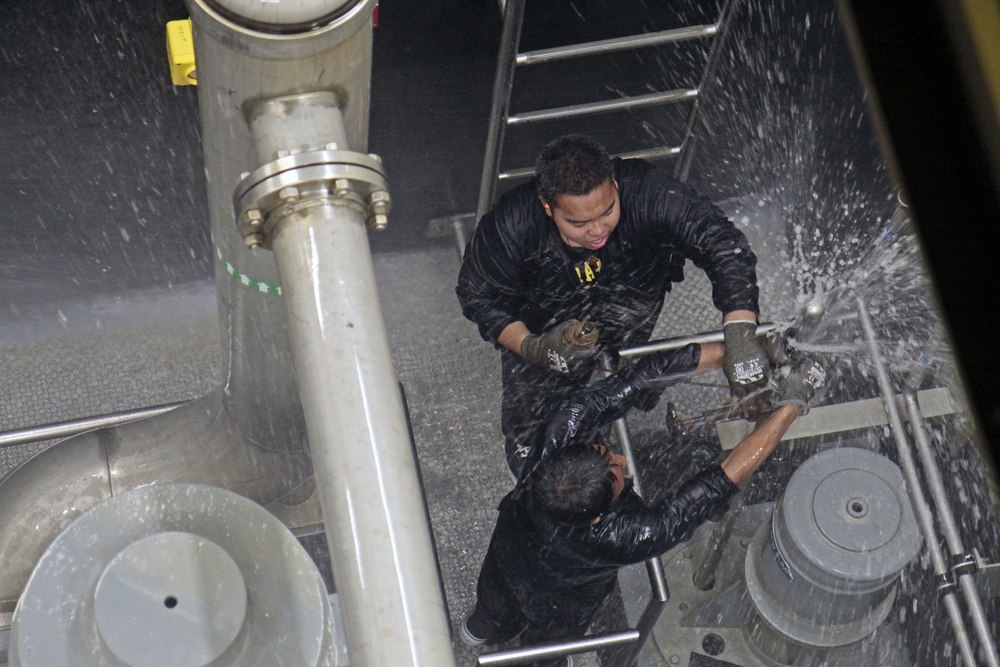 JROTC participates in submarine training