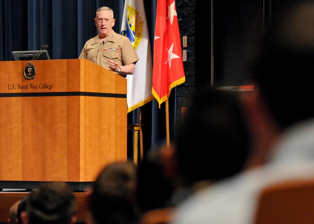 Commander addresses US Naval War College