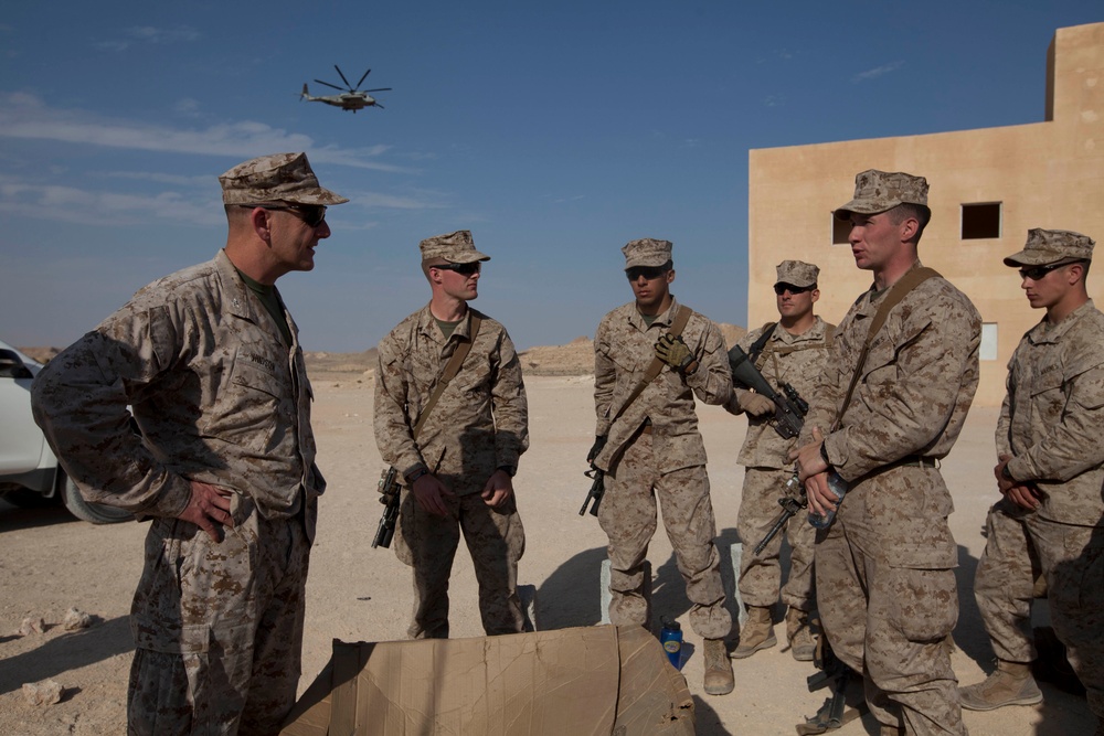 MEU commander visits Marines ashore