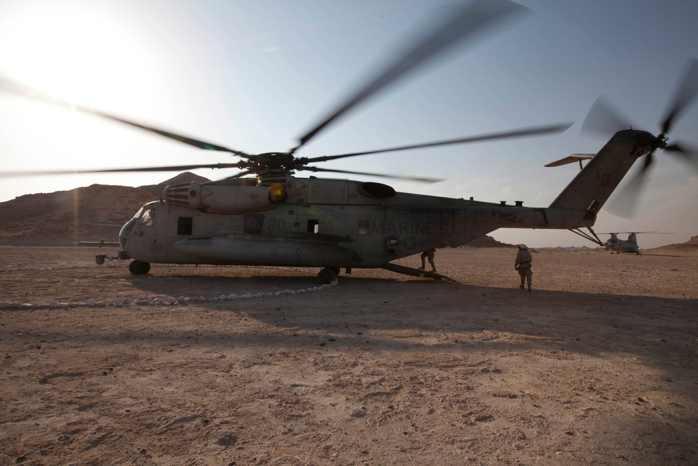 MEU commander visits Marines ashore