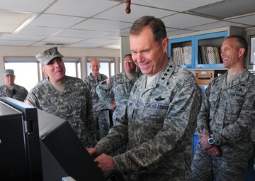 Transportation commander awards ‘Resolute’ warriors for Deep Freeze