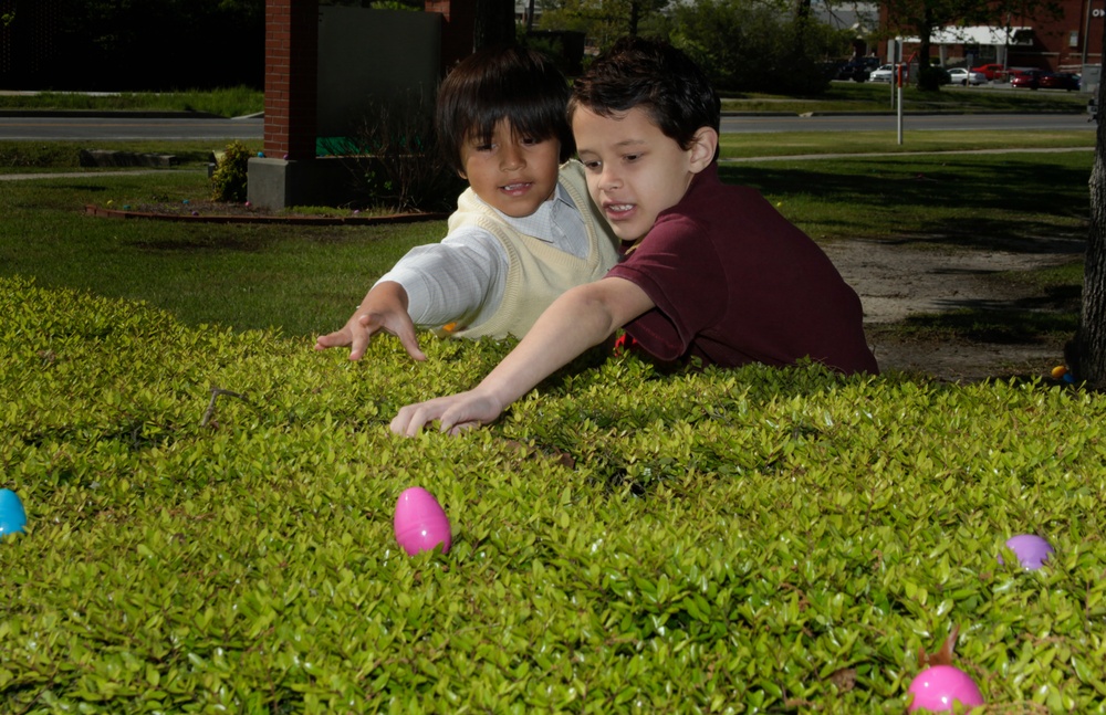 Easter eggstravaganza: Cherry Point Marine families congregate, then hunt