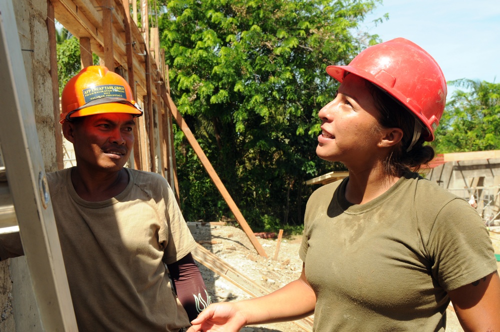 Teamwork goes beyond gender during Balikatan 2012