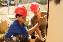 Teamwork goes beyond gender during Balikatan 2012