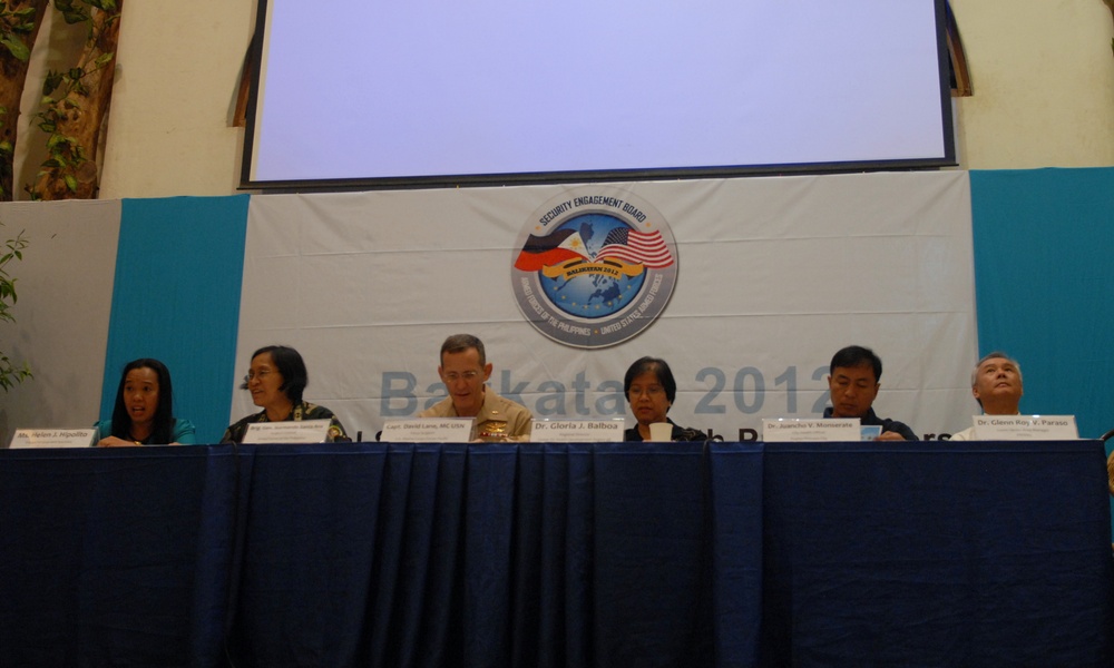 Shoulder-to-shoulder cooperation invests in knowledge at Philippine, US medical symposium
