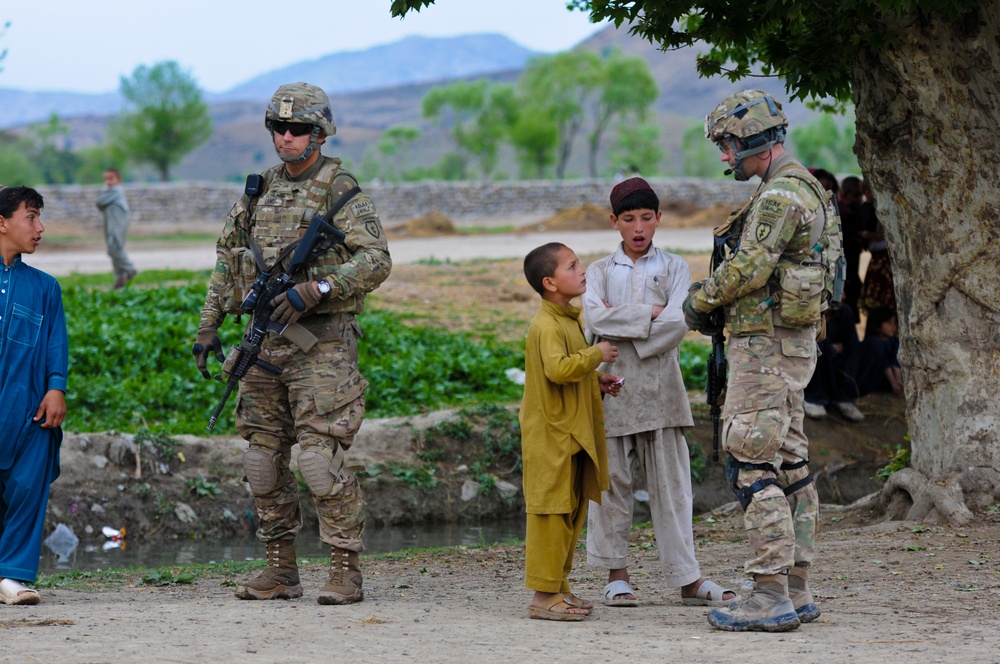 Paratroopers build relations in Terezayi