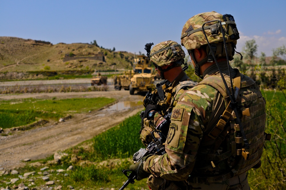 Paratroopers on the move in Terezayi