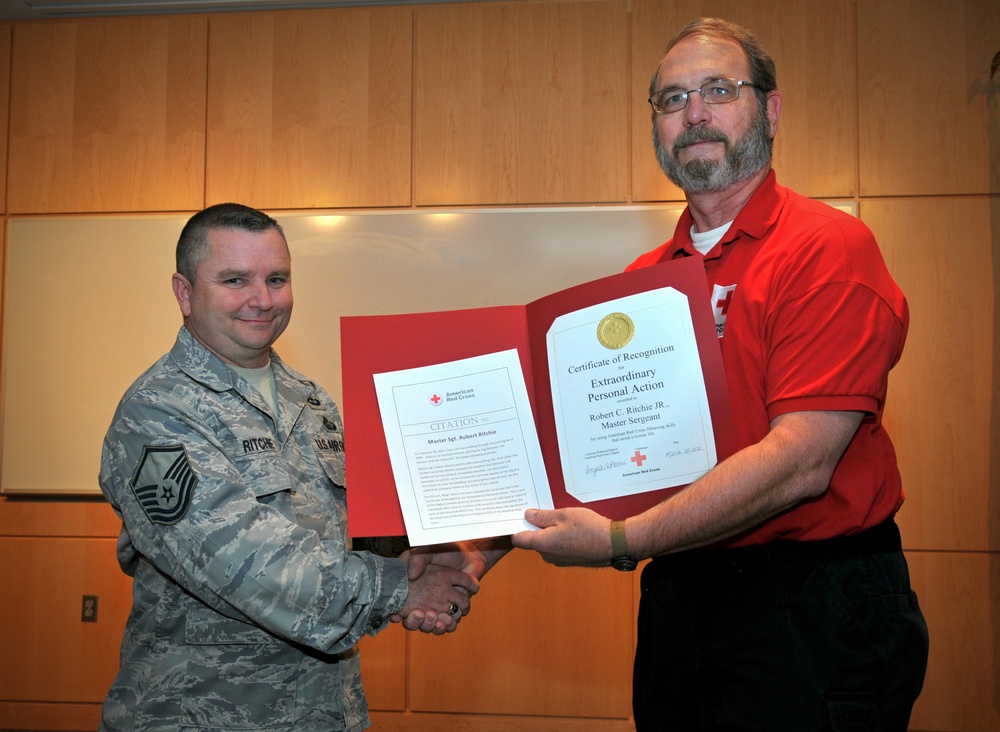 North Carolina Air Guardsman receives Red Cross award