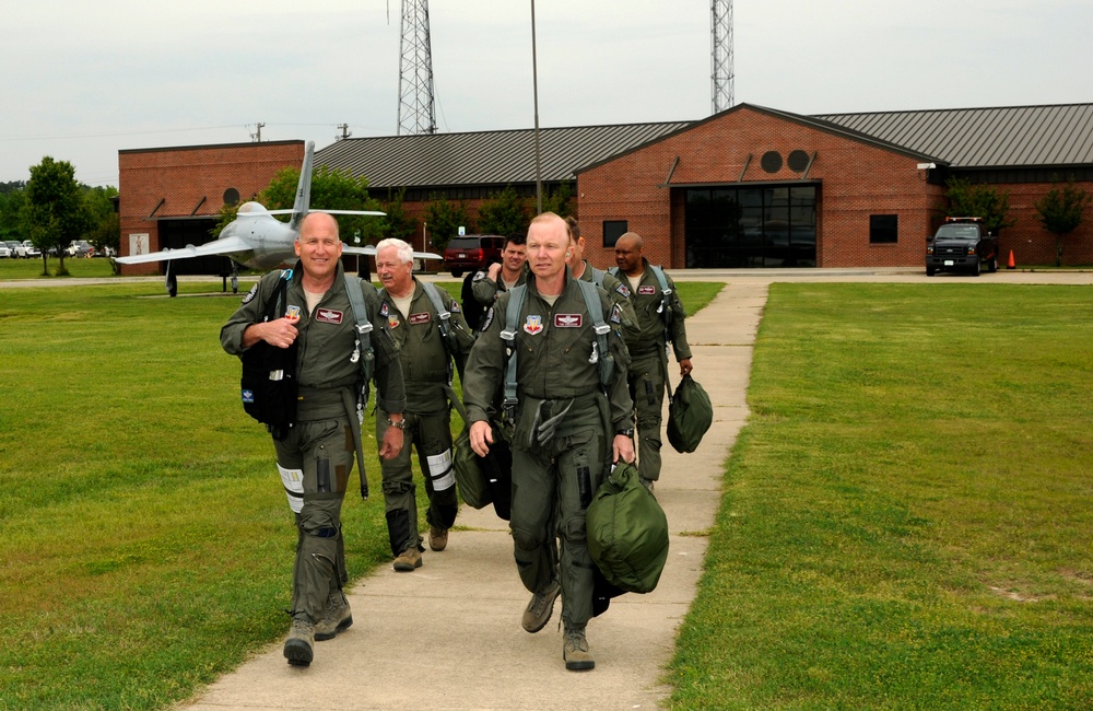 Col. Tom Anderson logs A-10 'fini flight'