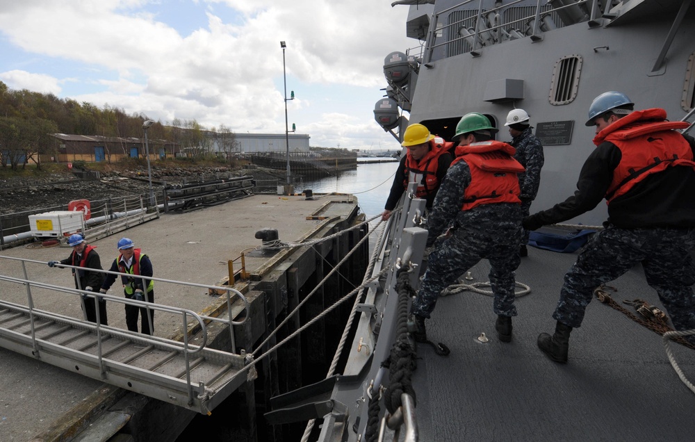 USS Forrest Sherman sailors heave a brow