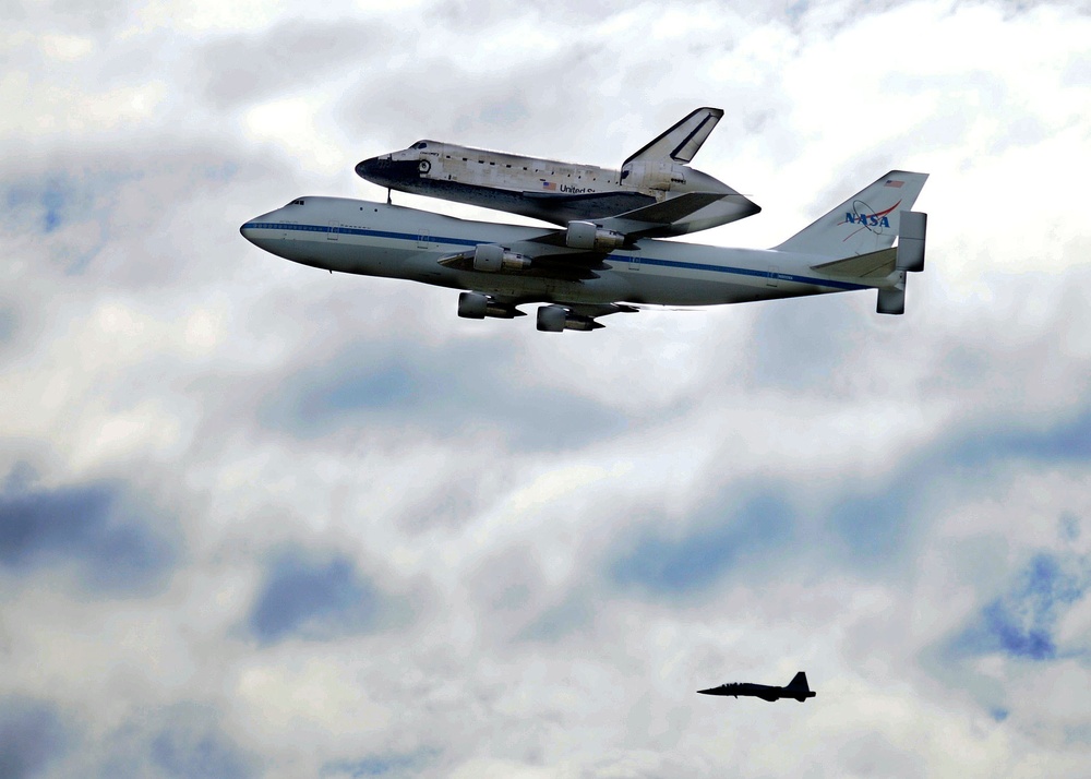 Shuttle Discovery fly over