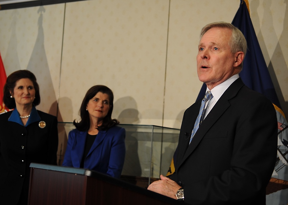 Mabus announces new destroyer name