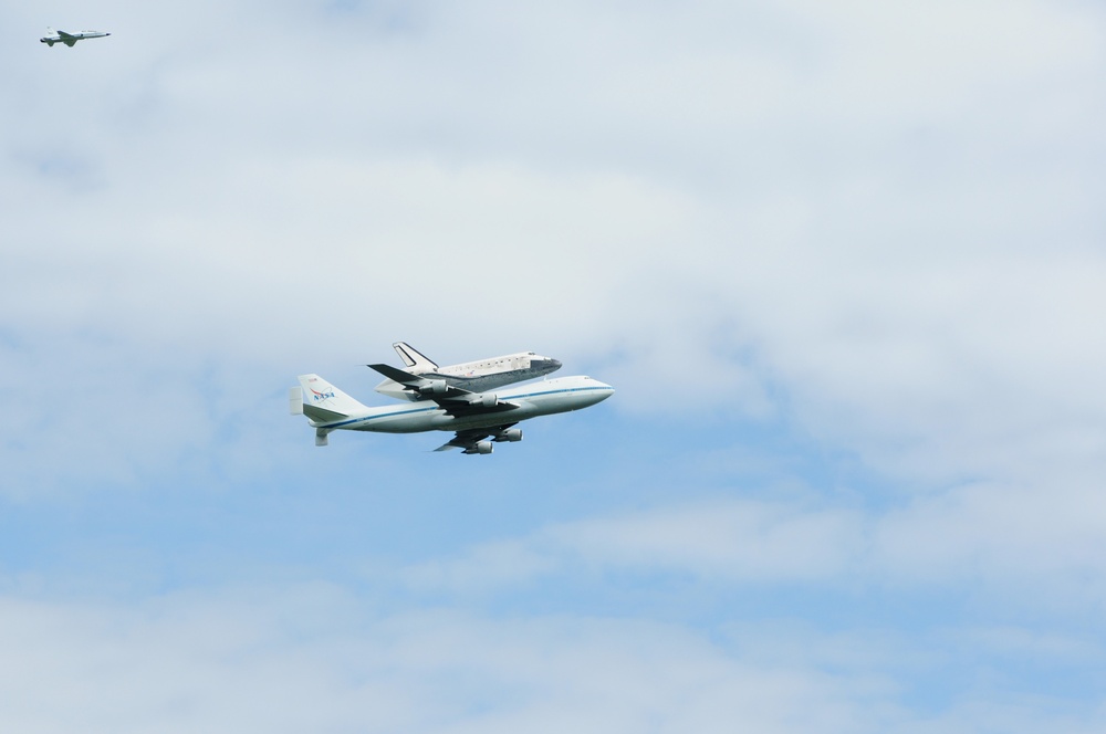 Discovery arrives in Washington for Smithsonian exhibit
