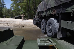 8th Engineer Support Battalion mentors reservists during raft operations
