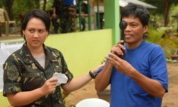 At first medical and veterinary outreach clinic of Exercise Balikatan 2012, civil affairs coordinates and Philippine, U.S. docs deliver