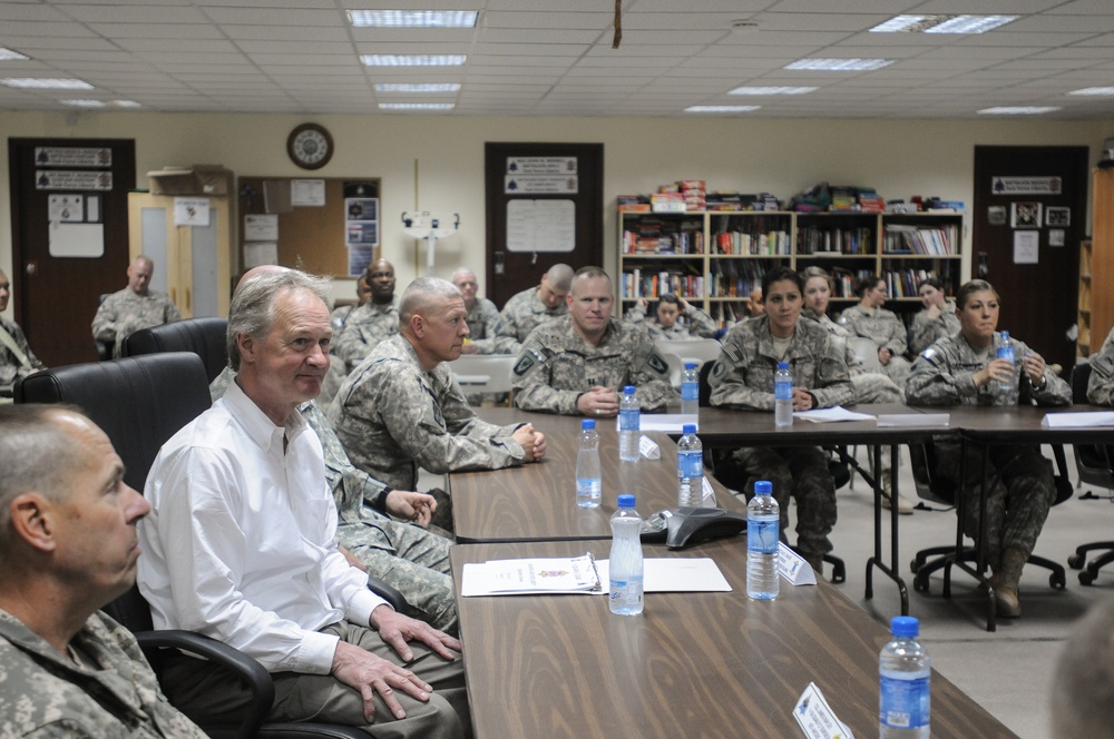 Rhode Island governor visits soldiers