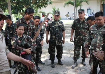 Philippine, US pararescue teams train during Balikatan 2012