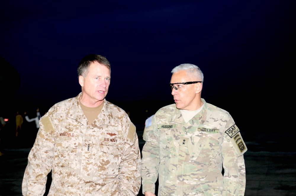 Adm. Winnefeld walks with Maj. Gen. Huggins