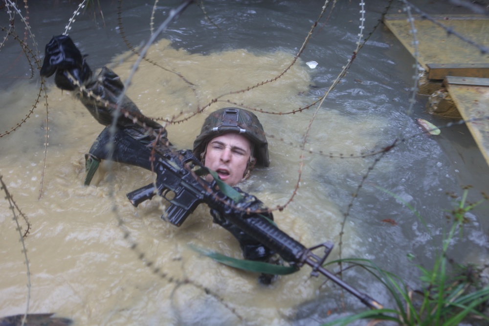 31st MEU Marines navigate four-hour, jungle warfare endurance course