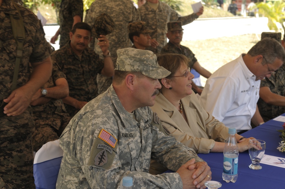 Army South CG kicks off Beyond the Horizon 2012