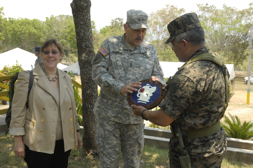 Army South CG kicks off Beyond the Horizon 2012