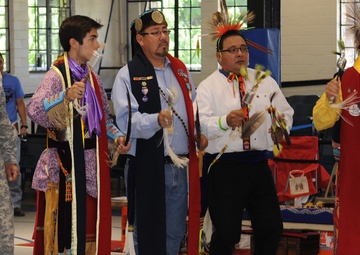 Army South commanding general takes part in Fiesta Pow Wow