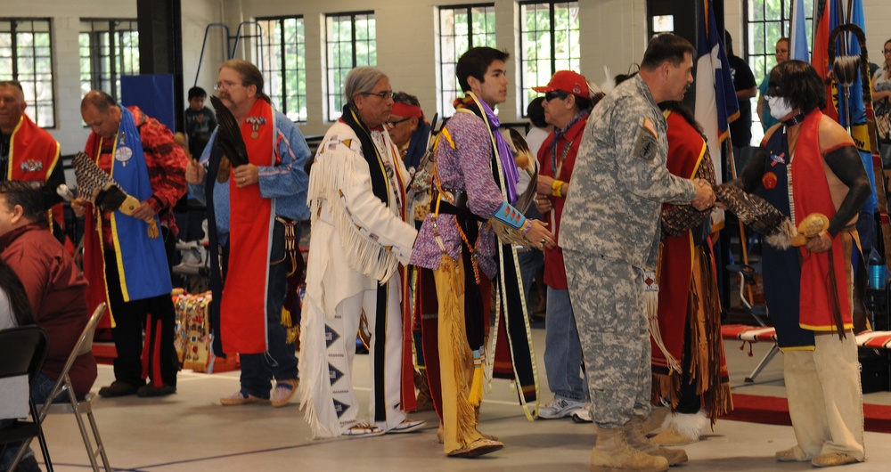 Army South commanding general takes part in Fiesta Pow Wow