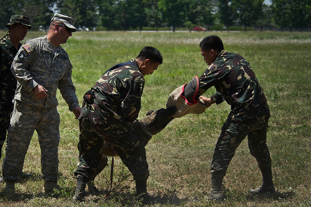 US and Philippine K-9 forces train together during Balikatan 2012