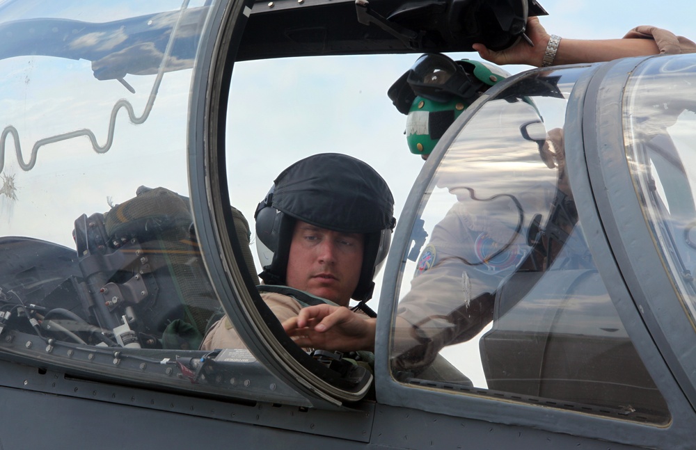 2nd MAW flies Medal of Honor recipient over Louisville air show