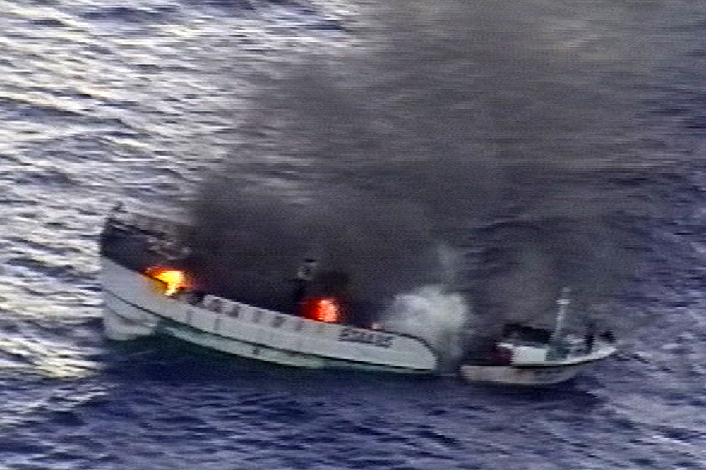 VP-1 crew members help rescue Taiwanese fishermen