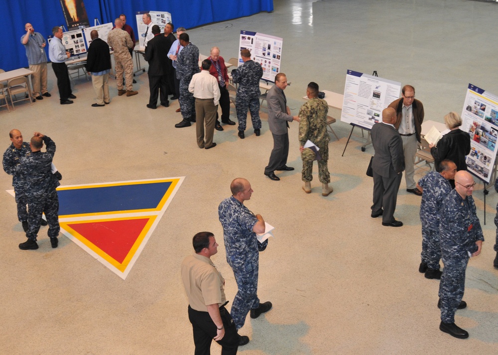 SPAWAR, Systems Commands partner to host mentoring event for transitioning service members