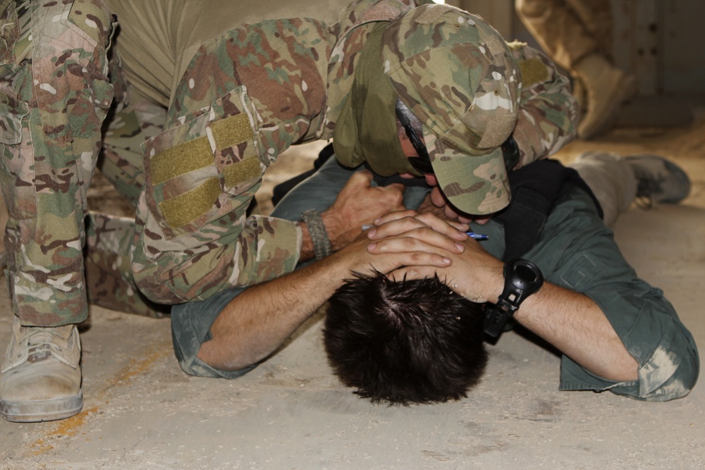 Columbia Helicopters team up with US soldiers for survival training in Afghanistan - special operations style