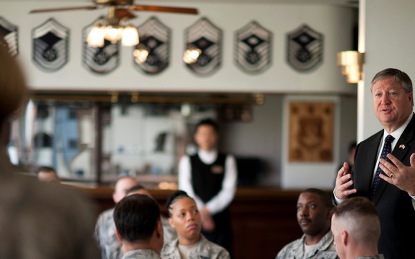 SecAF addresses airmen at Yokota