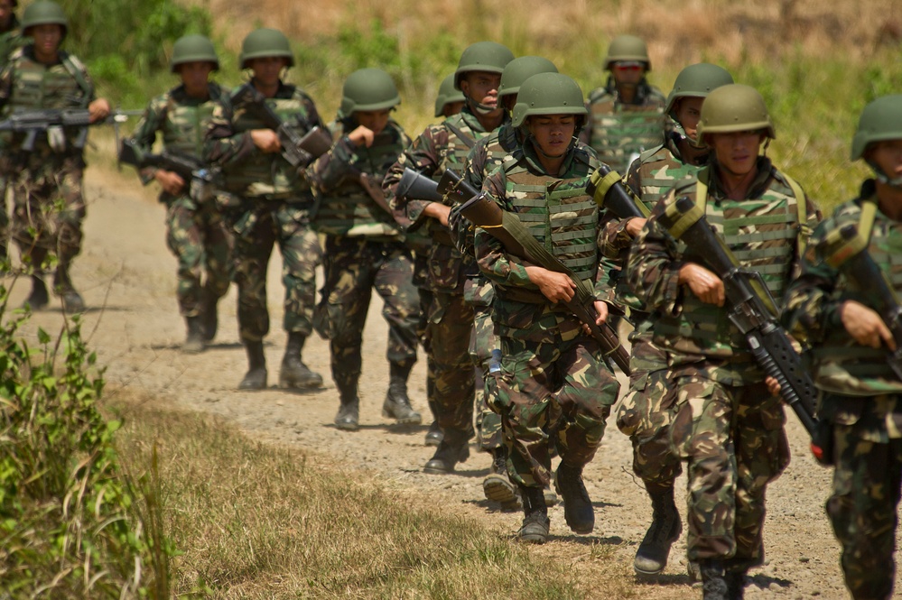 US and Philippine forces conduct live fire training during Balikatan 2012