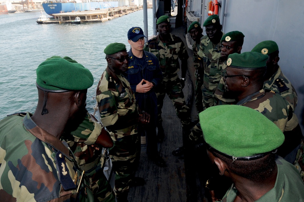 USS Simpson gives tours to Senegalese navy boarding team members)