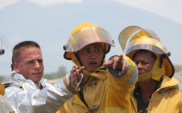Philippine, US Air Force conduct aircraft rescue training